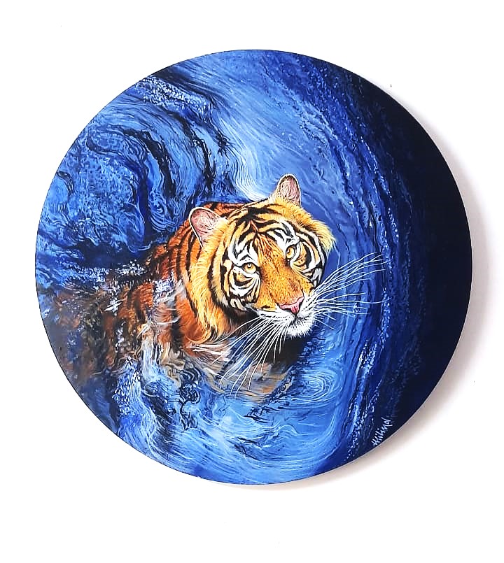 3950f7d9-39f9-4d8a-934b-59d800f2fb56. VARANGAONKAR Tigers 2 oil colors on canvas 24×24 INCH DIAMETER.jpg